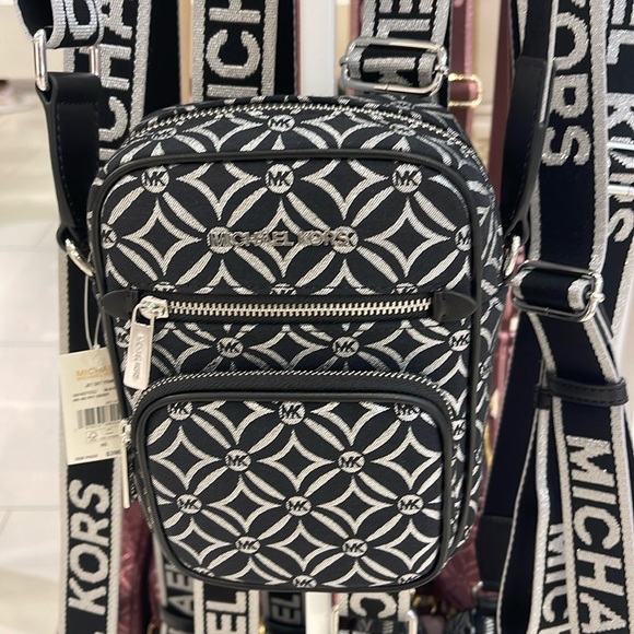 Michael Kors Jet Set Medium Signature Logo Crossbody Bag
Black /Silver Jacquard - Picture 16 of 16